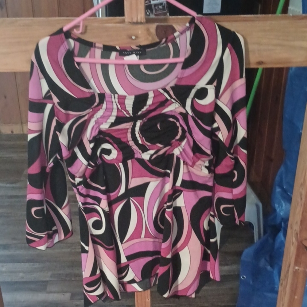 Chic Swirl Patterned Women's Blouse